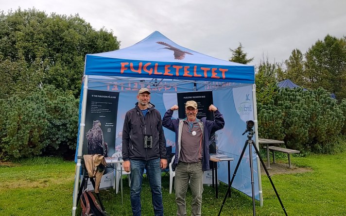 Fornøyd med nytt fugletelt! Fornøyd med nytt fugletelt!