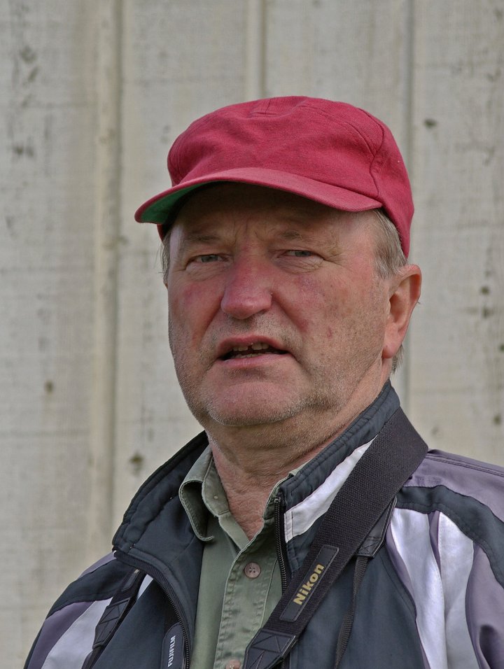 Svein Efteland takkes så mye for sin innsats som redaktør Svein Efteland takkes så mye for sin innsats som redaktør