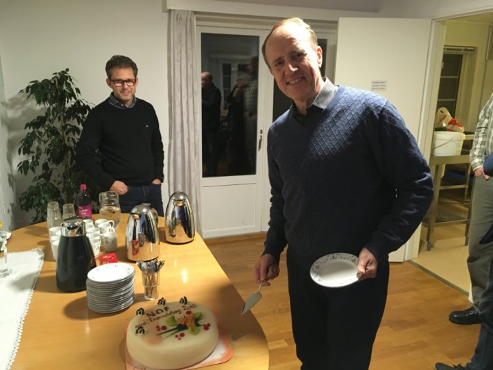 Øystein åpner kake Øystein åpner kake