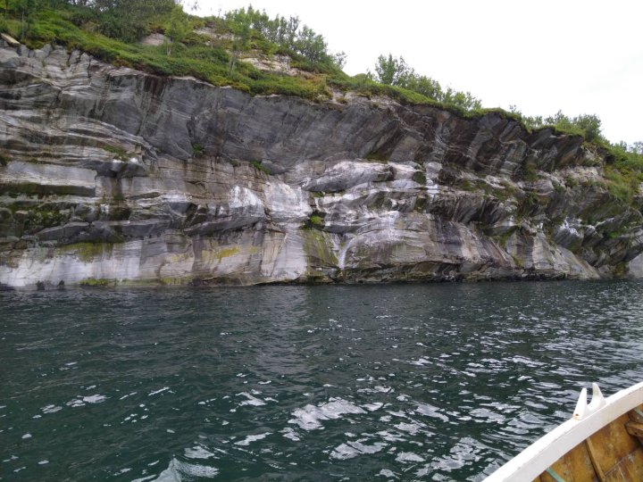 Skarberget fra sjøsiden Skarberget fra sjøsiden