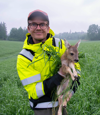 Pål Sindre Svea med rådyrkalv